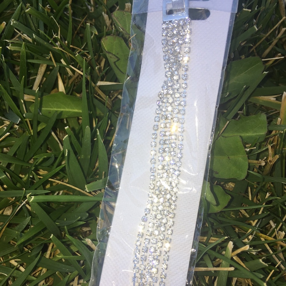 NWT Stunning silver diamond bracelet cute trendy